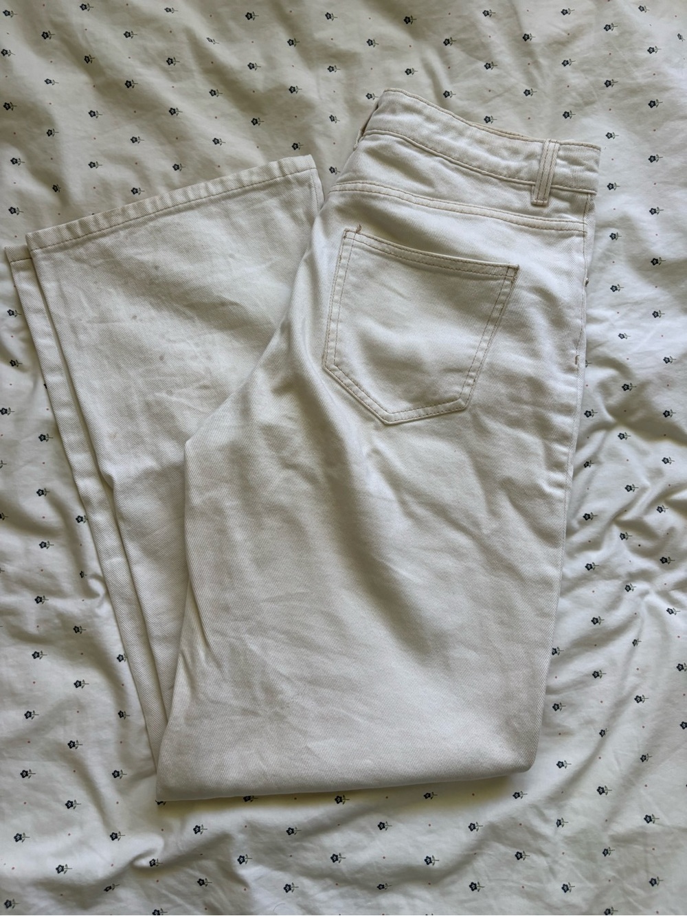 Cream Baggy Jeans